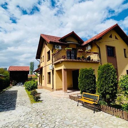 Apartamento Leto House Târgu Jiu Exterior foto